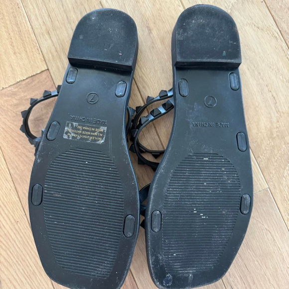 sandals - Picture 3 of 3